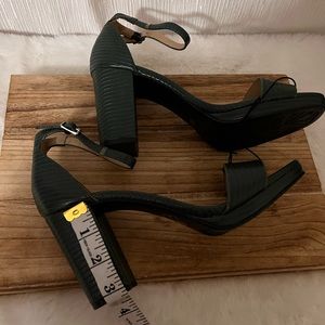 ]Chinese Laundry Emerald heels Size 8.5 3-inch heel